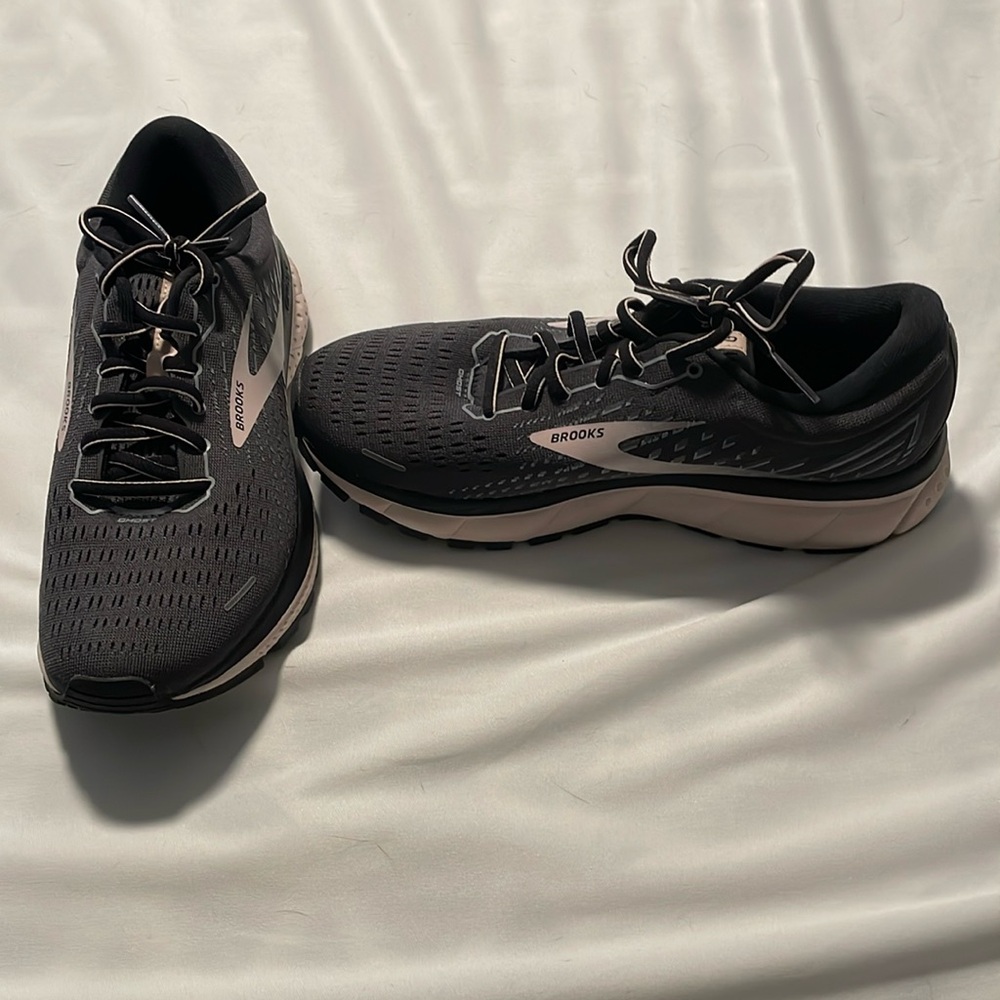 Brooks Ghost 13 Shoes - Size 8.5 (Women)